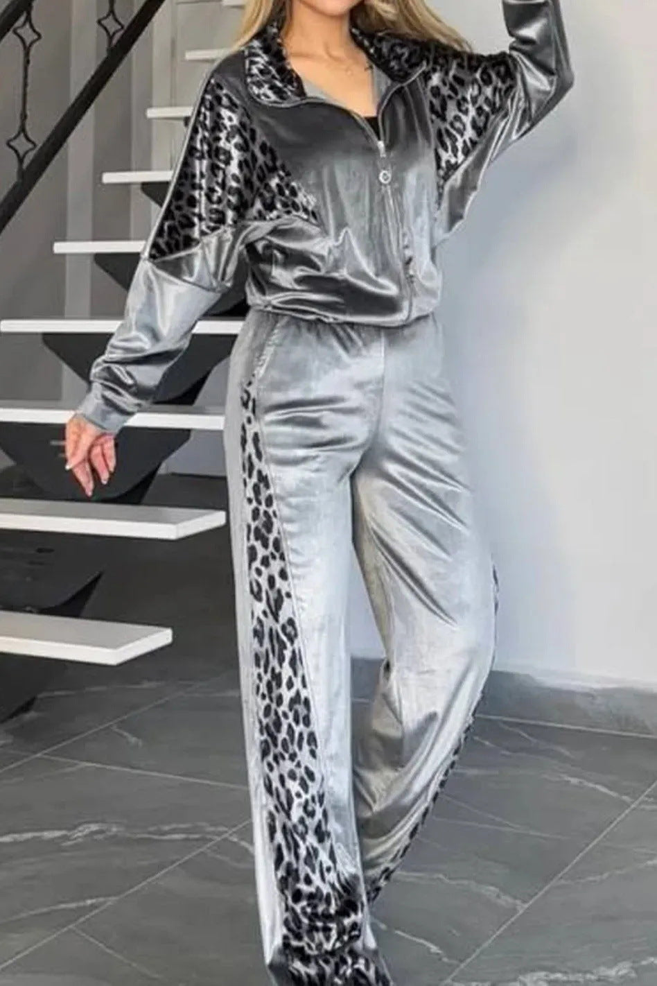 Damen Sportanzug mit modernem Animal-Print Krohn-e