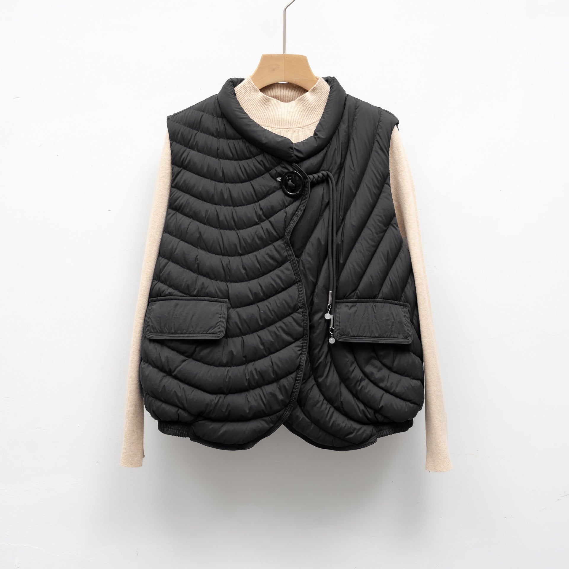 Damen gesteppte Weste mit innovativem Schnitt und funktionalen Taschen Krohn-e