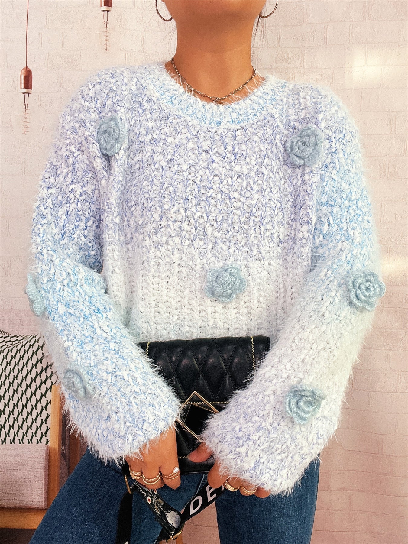 Damen gemütlicher, fluffiger Pullover mit verspielten Blumenapplikationen Krohn-e