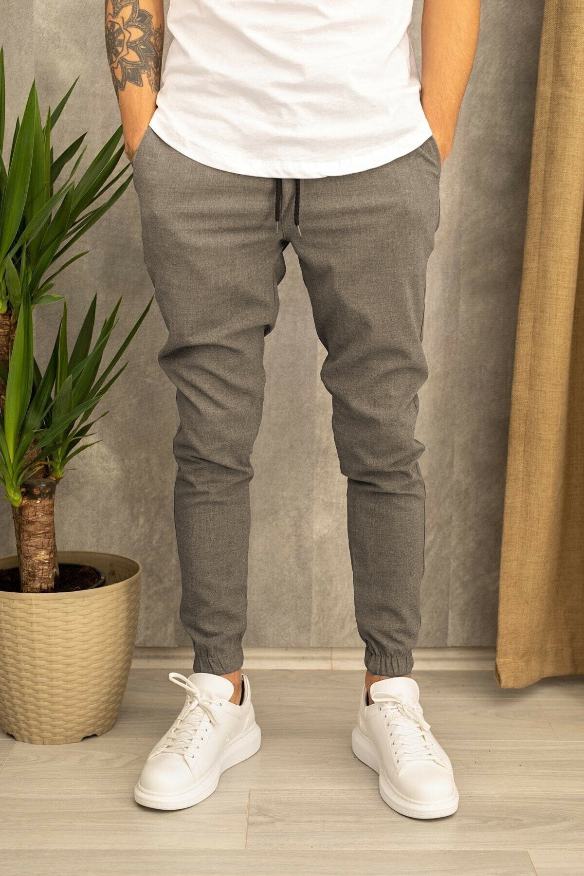 Herren Slim-Fit Jogginghose mit elastischem Bund und praktischen Seitenklapptaschen Krohn-e