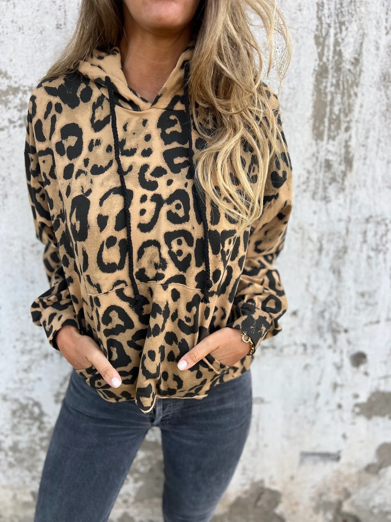 Damen Kapuzenpullover mit lässigem Leopardenmuster und praktischen Seitentaschen Krohn-e