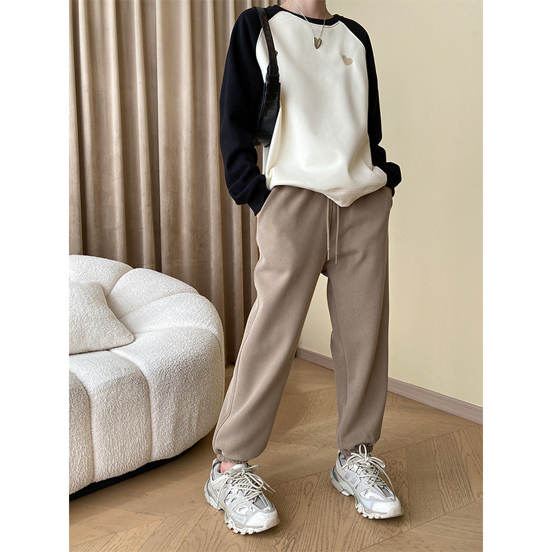 Fleece Pullover von Fudus: Lässiger Look mit bestickten Raglanärmeln