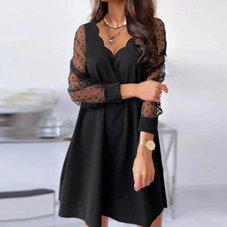 Fudus transparentes Mesh-Kleid mit langen Ärmeln und V-Ausschnitt