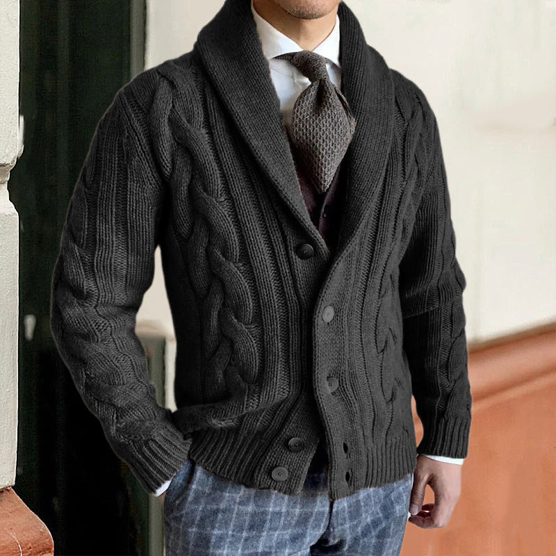Herren Grobstrickjacke mit elegantem Zopfdesign und modernem Kragen Krohn-e
