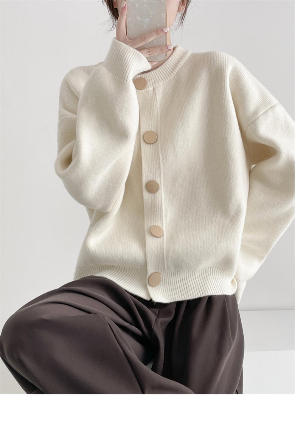 Damen Oversized Strickjacke mit großen Holzknöpfen und weitem Schnitt Krohn-e