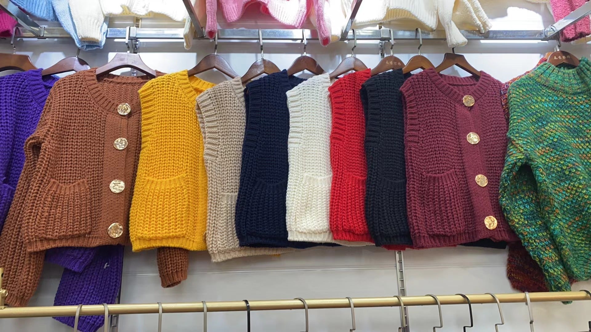 Damen Strickweste mit eleganten Knöpfen und praktischen Taschen Krohn-e