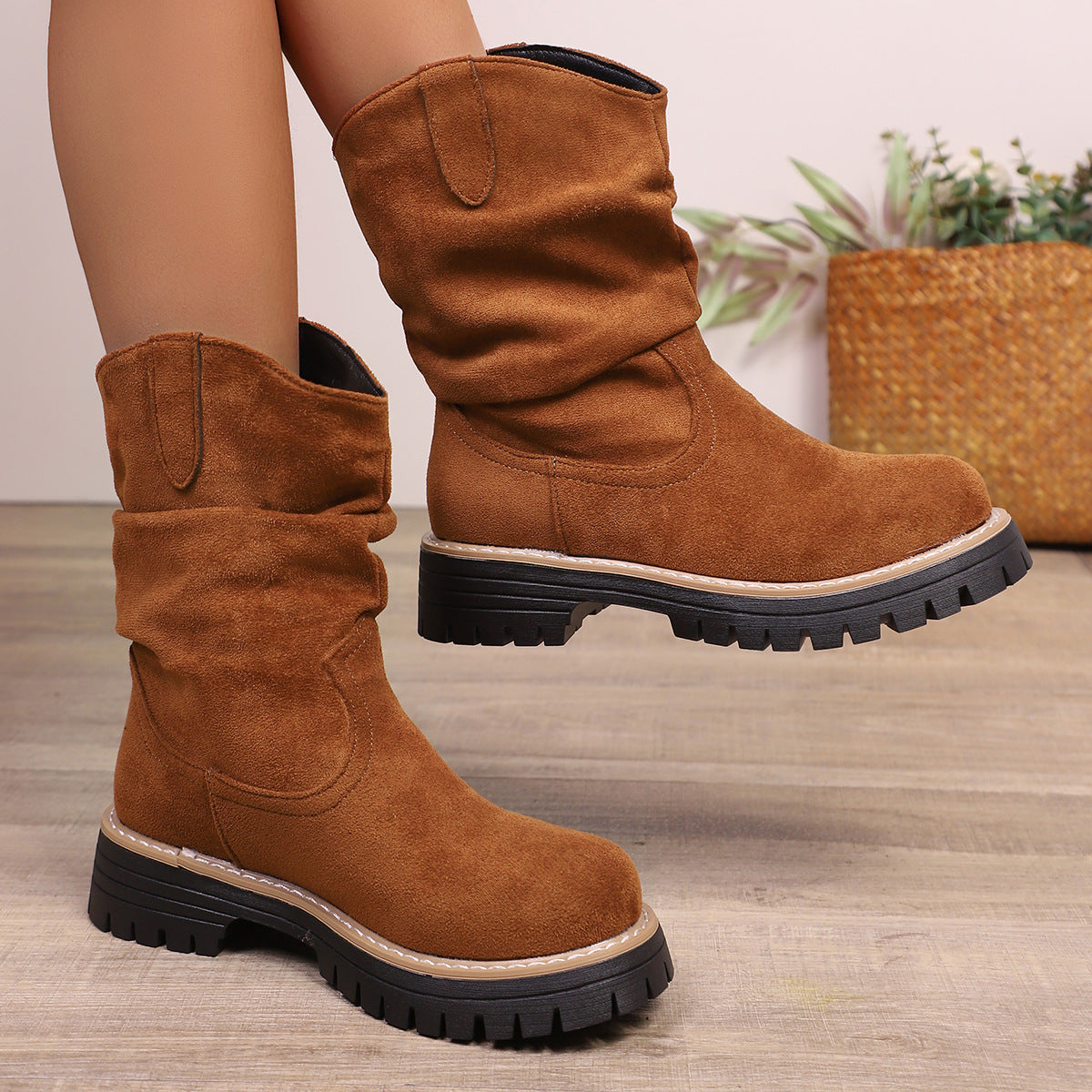 Damen weiche Wildleder-Stiefel mit lässigem Faltenlook und robuster Profilsohle Krohn-e