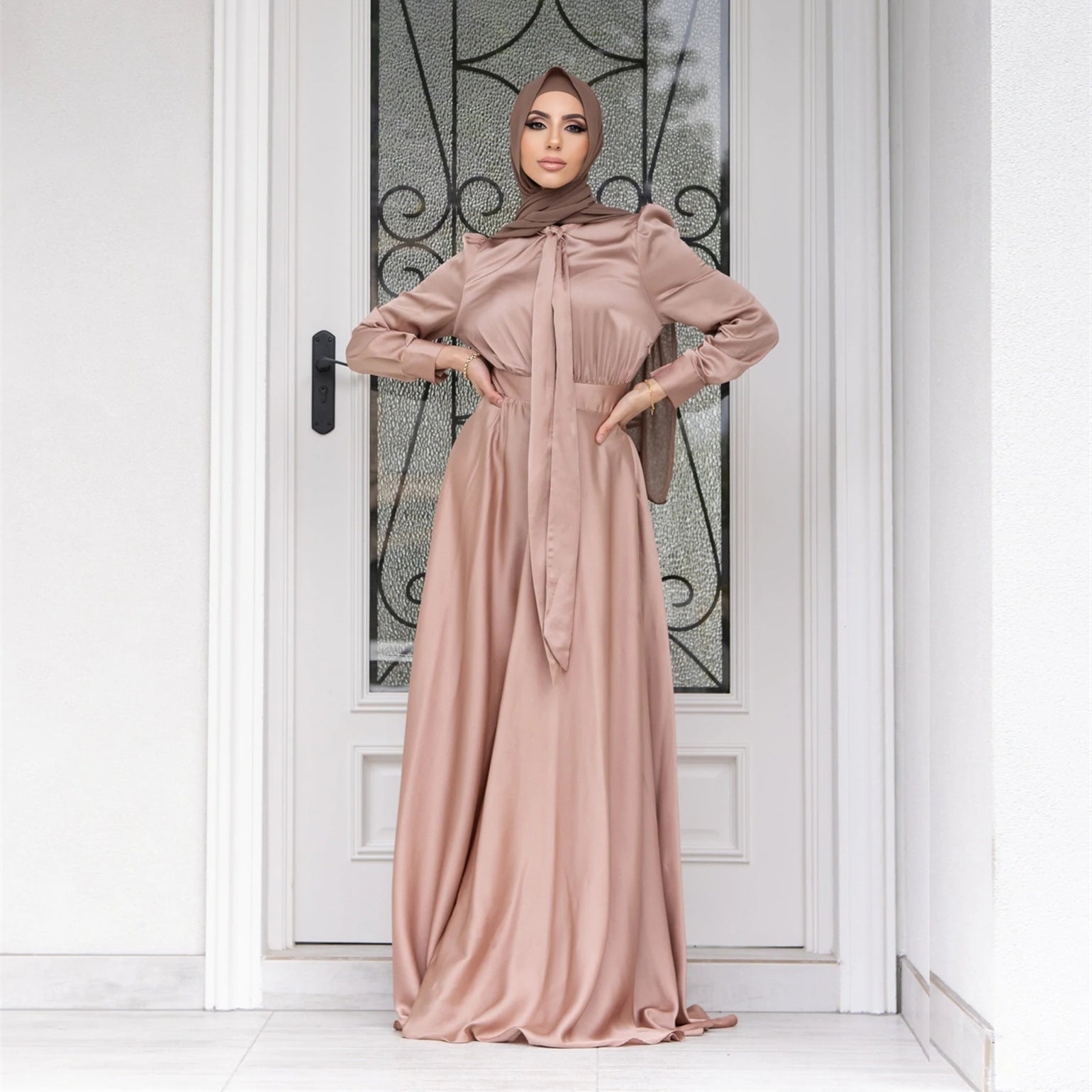 Damen Maxi-Kleid mit fließenden Ärmeln und elegantem Taillengürtel Krohn-e