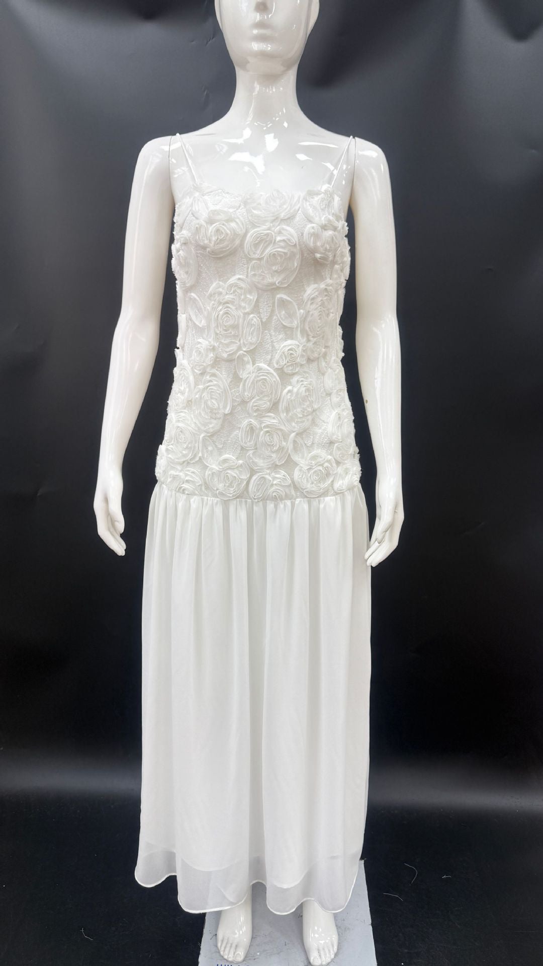 Fudus Elegantes Spaghettiträgerkleid mit Blumenpatchwork