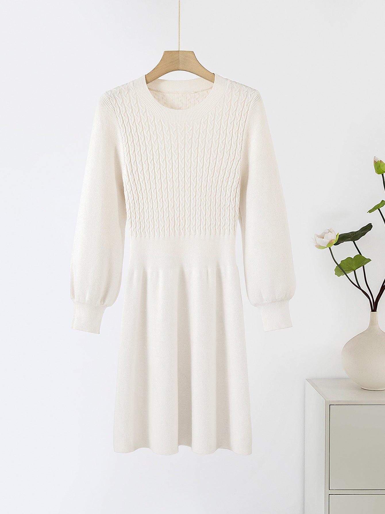 Damen Strickkleid mit voluminösen Ärmeln und strukturiertem Oberteil Krohn-e