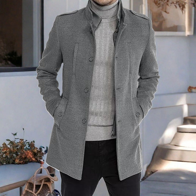 Herren eleganter, mittelschwerer Freizeitmantel mit Stehkragen und seitlichen Taschen Krohn-e