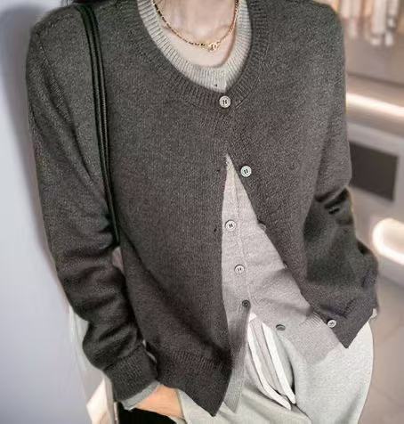 Damen Strickcardigan mit Rundhalsausschnitt und Knopfdetail Krohn-e
