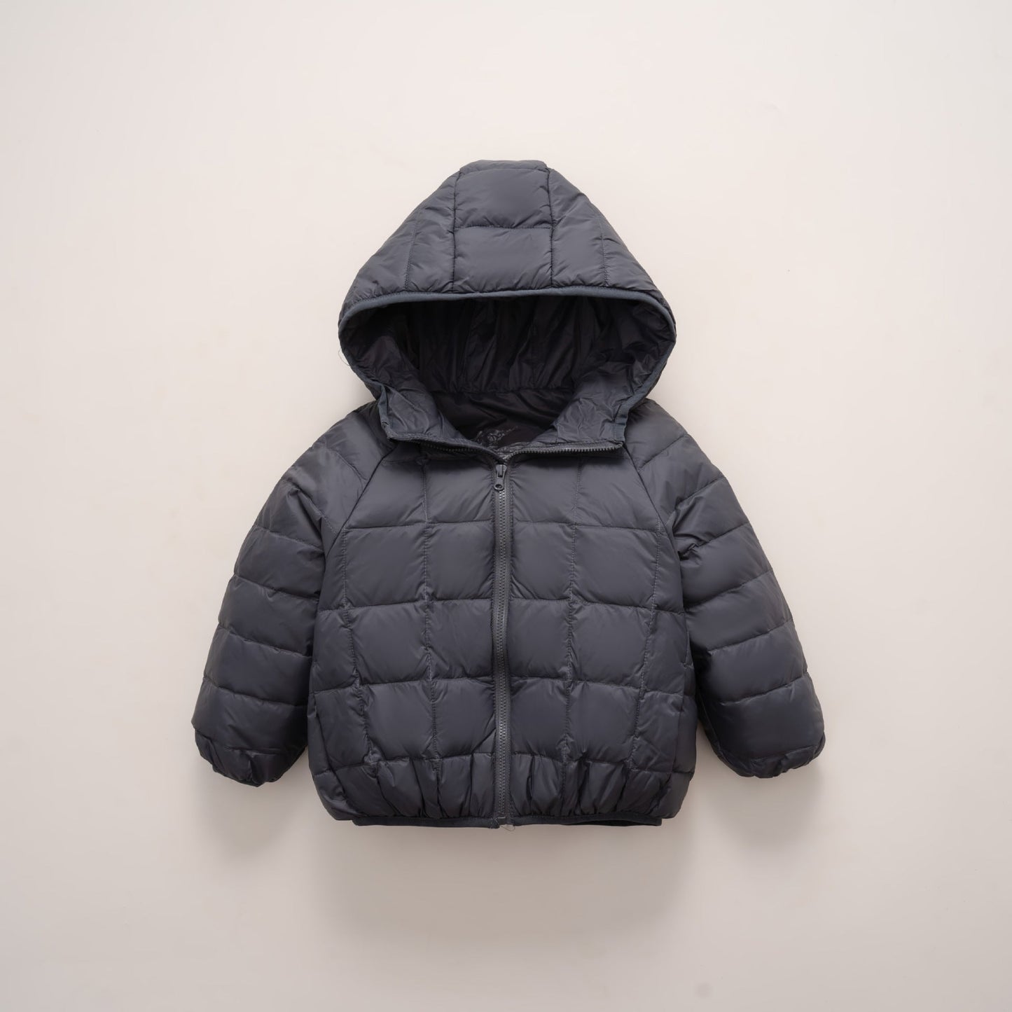 Damen warme Daunenjacke mit Kapuze und quer gestepptem Design Krohn-e