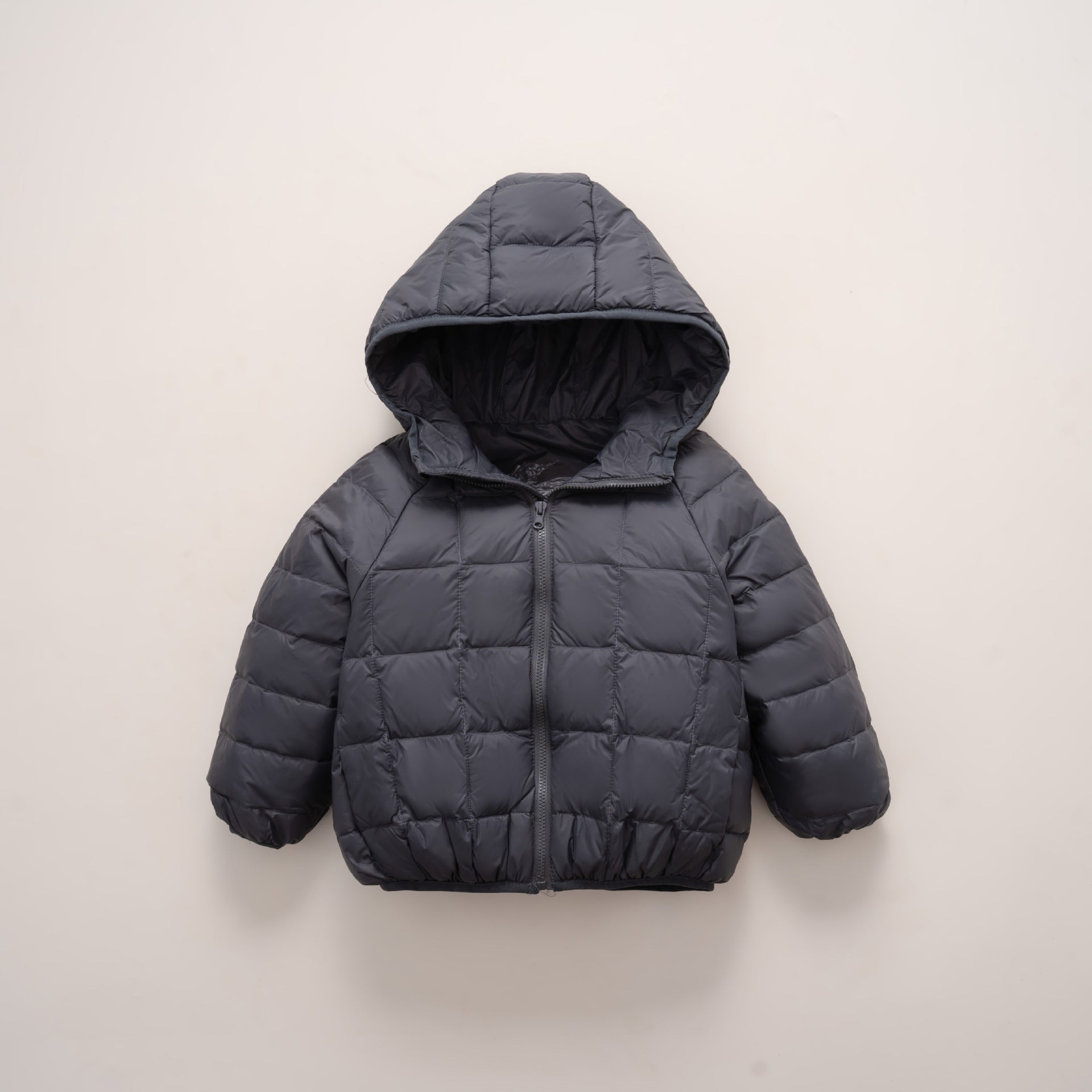 Damen warme Daunenjacke mit Kapuze und quer gestepptem Design Krohn-e