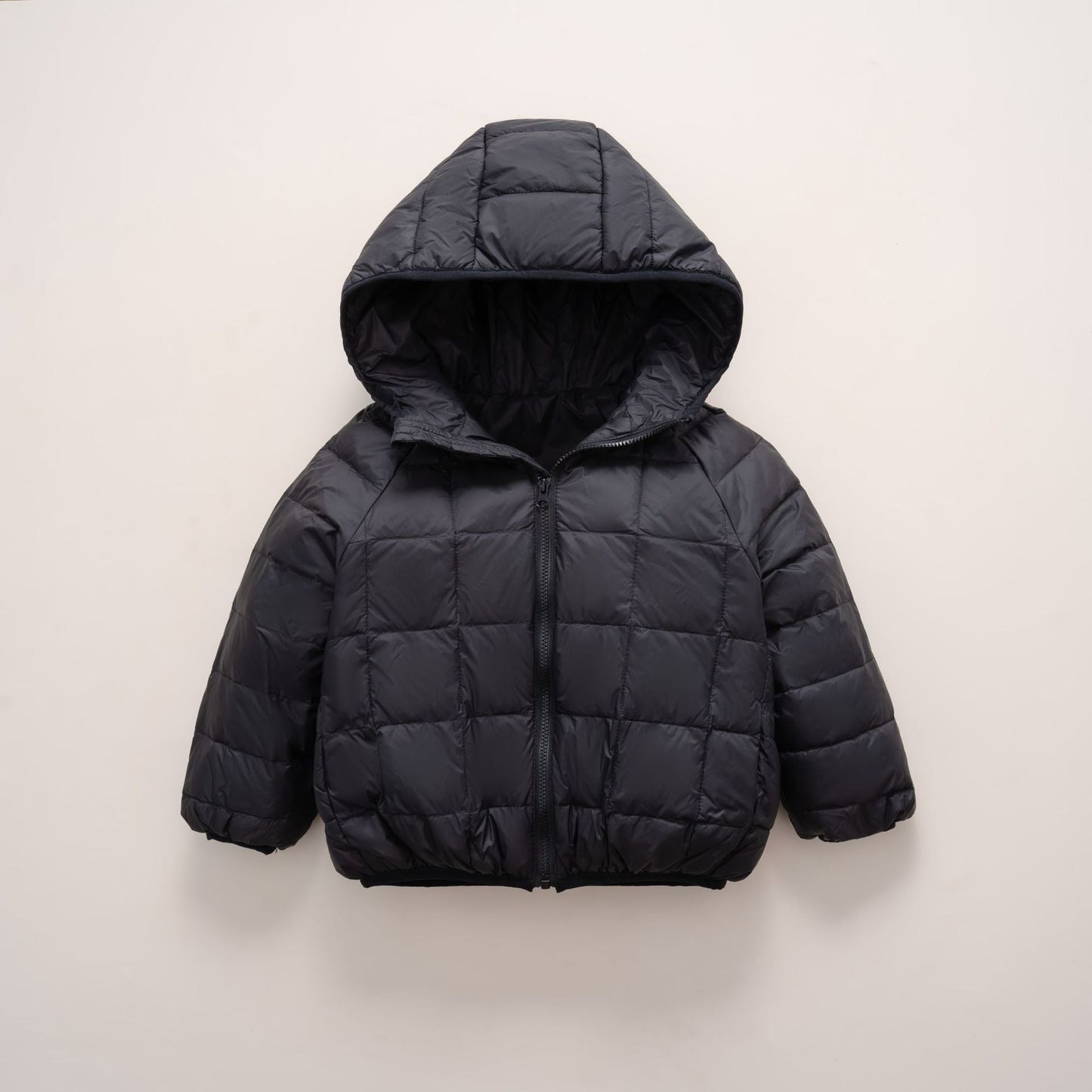 Damen warme Daunenjacke mit Kapuze und quer gestepptem Design Krohn-e