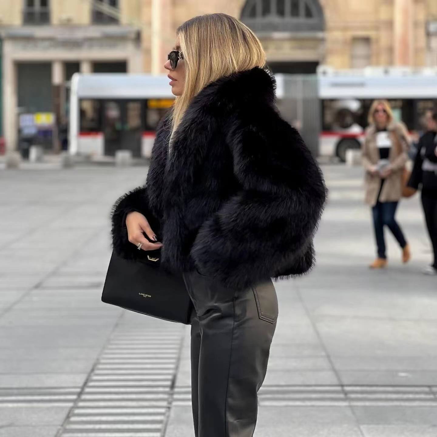 Krohn-e | Graue Kunstfelljacke mit Oversize