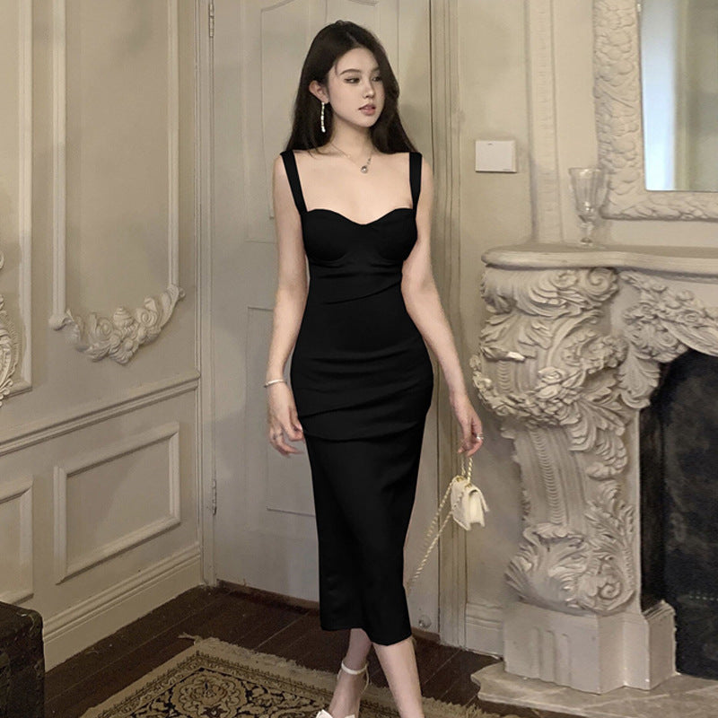 Fudus figurbetontes Trägerkleid mit tiefem Rückenausschnitt