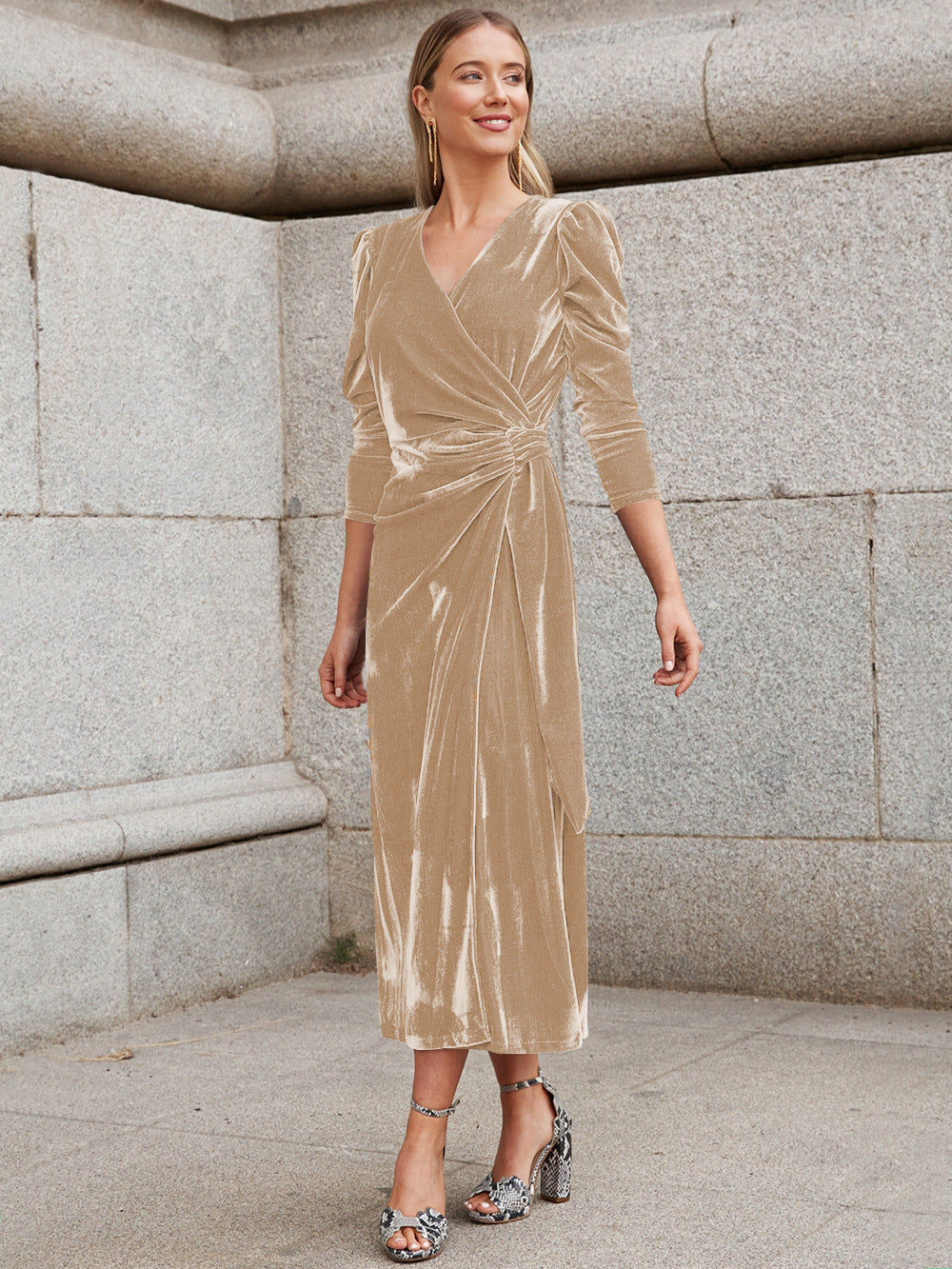 Damen Elegantes Wickelkleid mit Puffärmeln und Goldakzenten Krohn-e