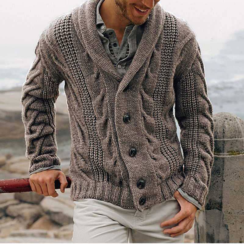 Herren Strickjacke mit modernem Zopfmuster und hohem Kragen Krohn-e