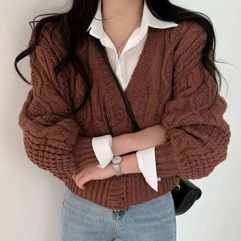 Damen Grobstrickjacke mit voluminösen Ärmeln und einzigartigem Zopfmuster Krohn-e