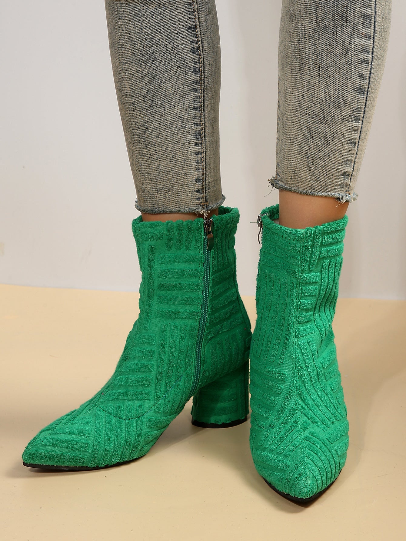 Damen Stiefeletten mit zeitgemäßem Strickdesign und komfortablem Blockabsatz Krohn-e