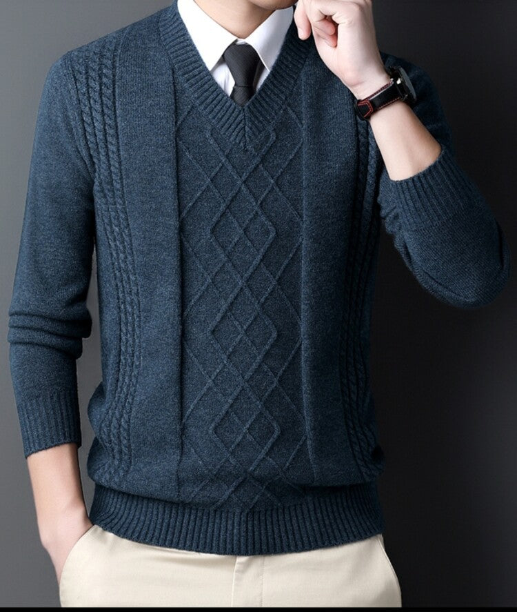 Herren V-Ausschnitt Pullover im modernen Zopfmuster Krohn-e