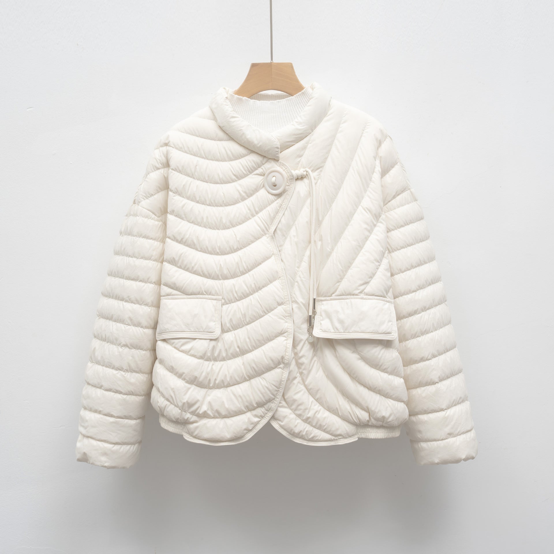Damen modische Steppjacke mit asymmetrischem Schnitt und praktischen Taschen Krohn-e