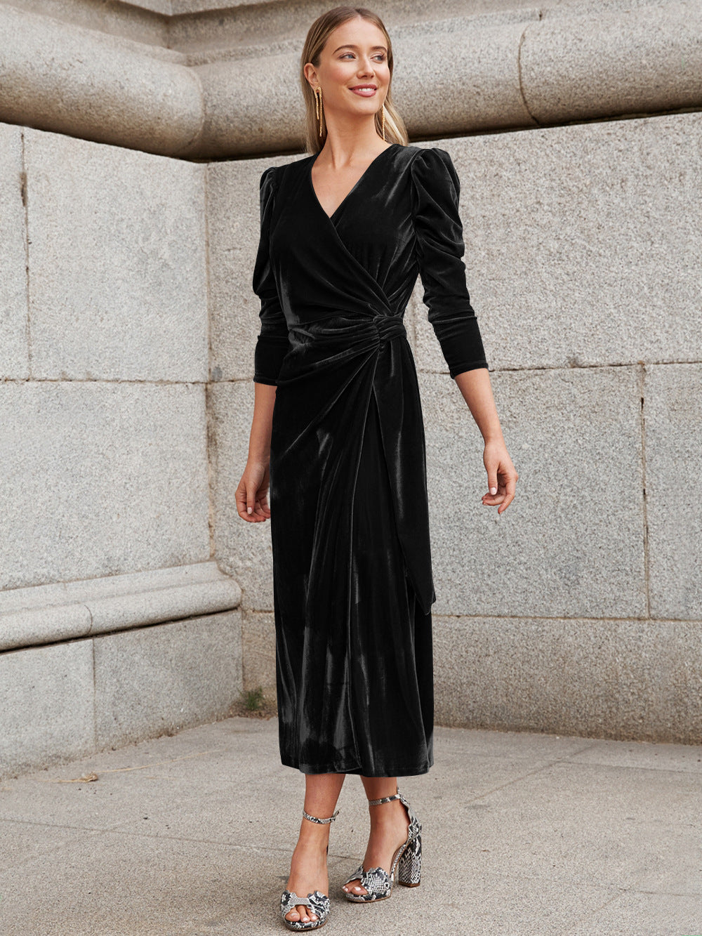 Damen Elegantes Wickelkleid mit Puffärmeln und Goldakzenten Krohn-e