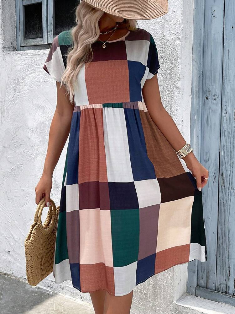 Stilvolles kariertes Kleid mit Fledermausärmeln und Farbblock-Design von Fudus