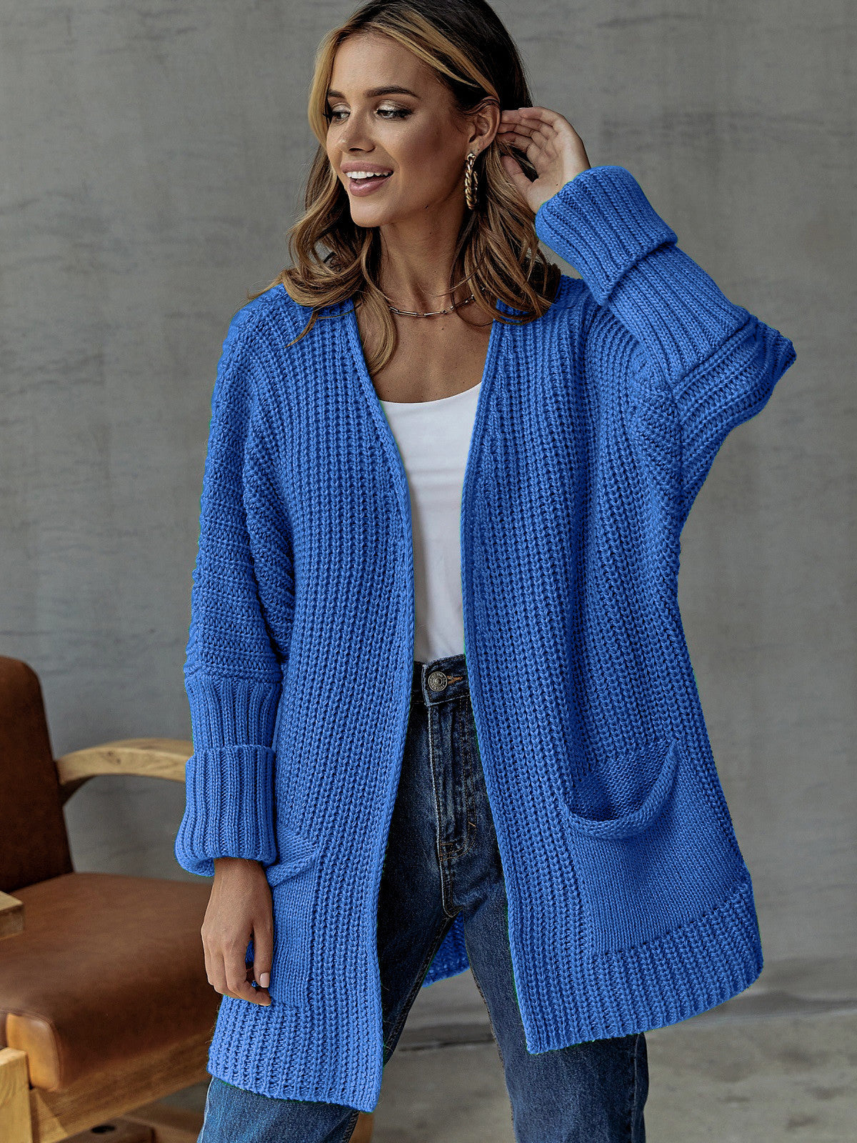 Damen gemütliche Strickjacke mit tiefen Taschen und volumetrischen Ärmeln Krohn-e