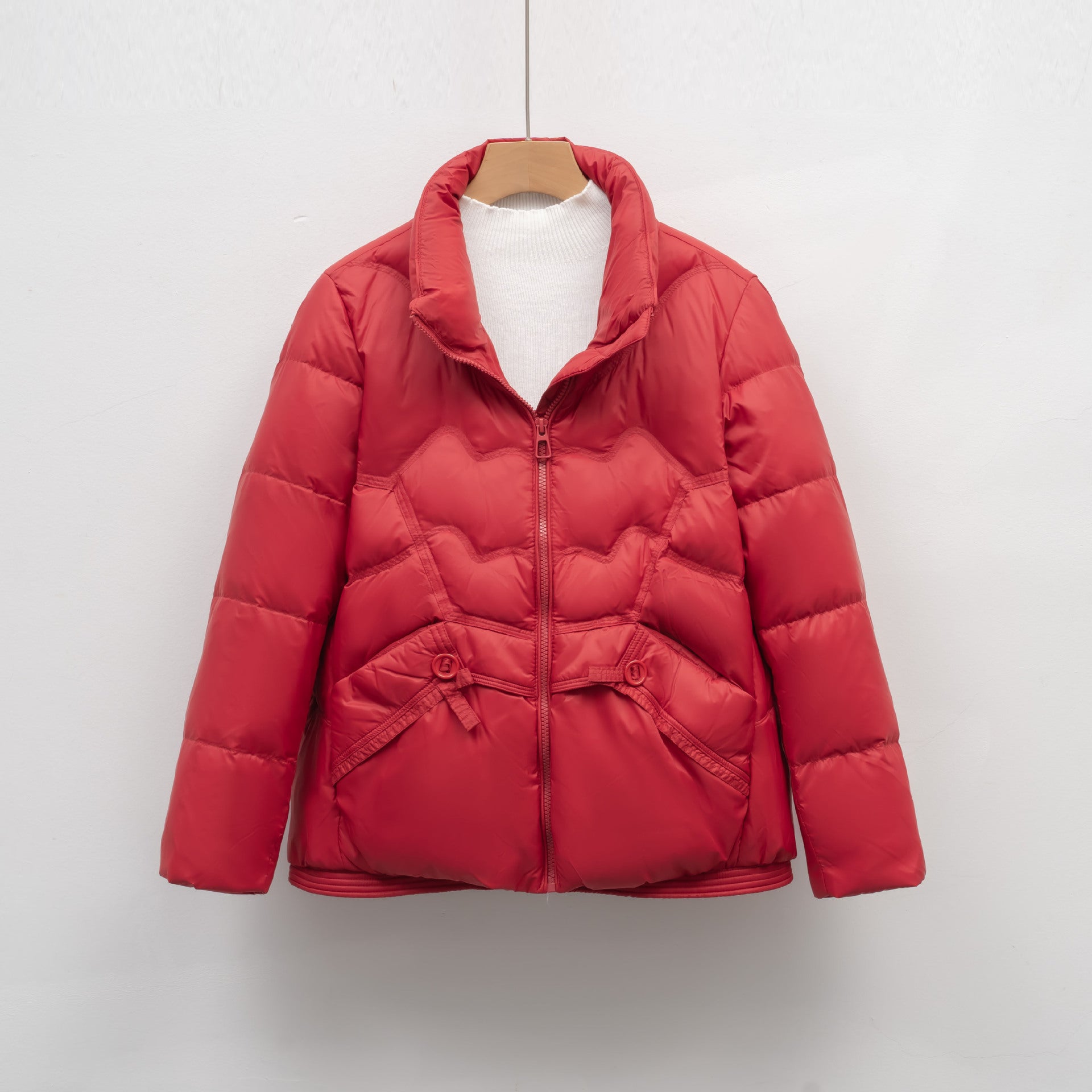 Damen Steppjacke mit dekorativen Knopfdetails und hohem Kragen Krohn-e