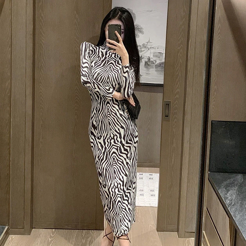 Auffälliges Zebra-Print Bodycon-Kleid von Fudus mit Taillenkneifer
