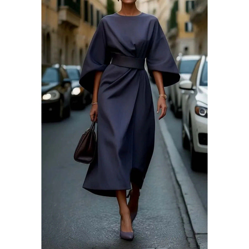 Fledermausärmeliges, lässiges Taillenkleid mit langem Rock von Fudus