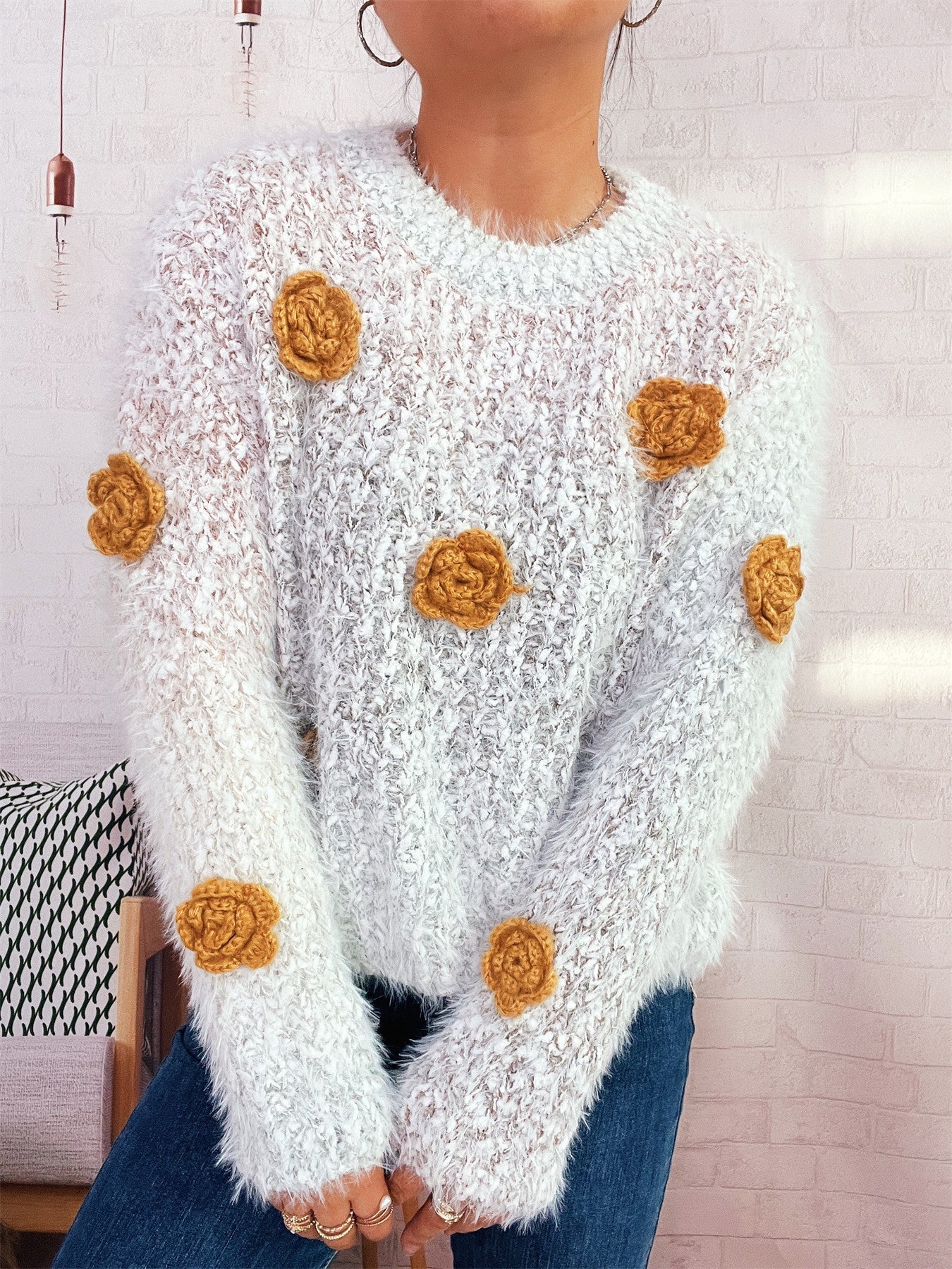 Damen gemütlicher, fluffiger Pullover mit verspielten Blumenapplikationen Krohn-e