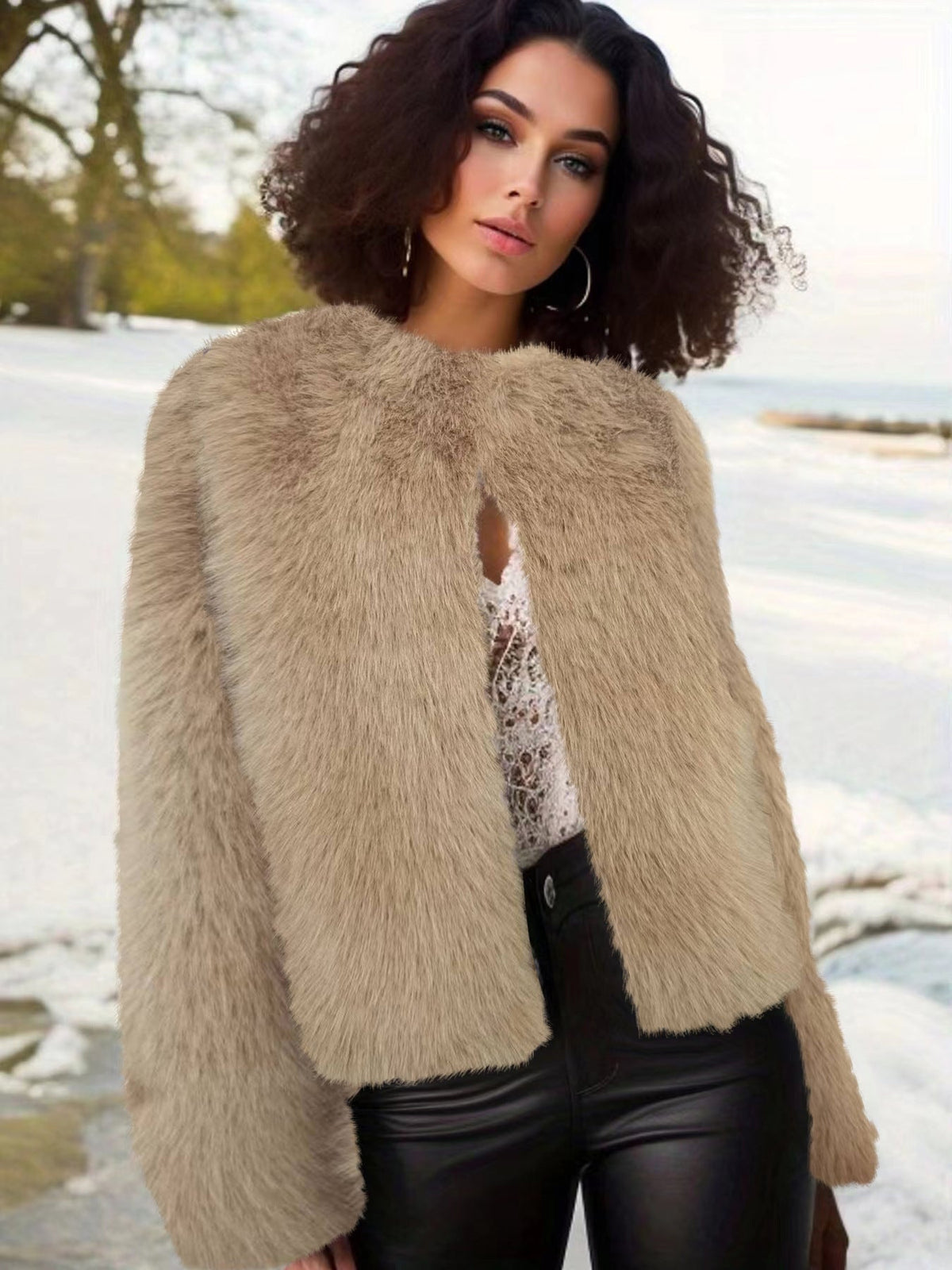 Damen Luxuriöse Kunstpelzjacke mit kurzem Schnitt und voluminösen Ärmeln Krohn-e