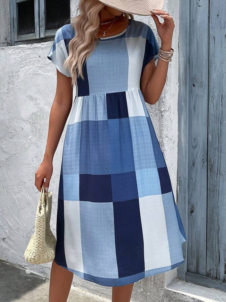 Stilvolles kariertes Kleid mit Fledermausärmeln und Farbblock-Design von Fudus