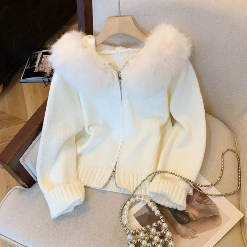 Damen Strickjacke mit abnehmbarer Kunstfellkapuze und enganliegendem Schnitt Krohn-e