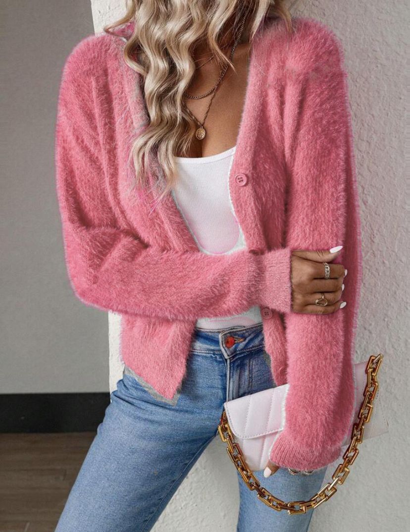 Damen Flauschiger V-Ausschnitt Cardigan mit Knopfdetail Krohn-e