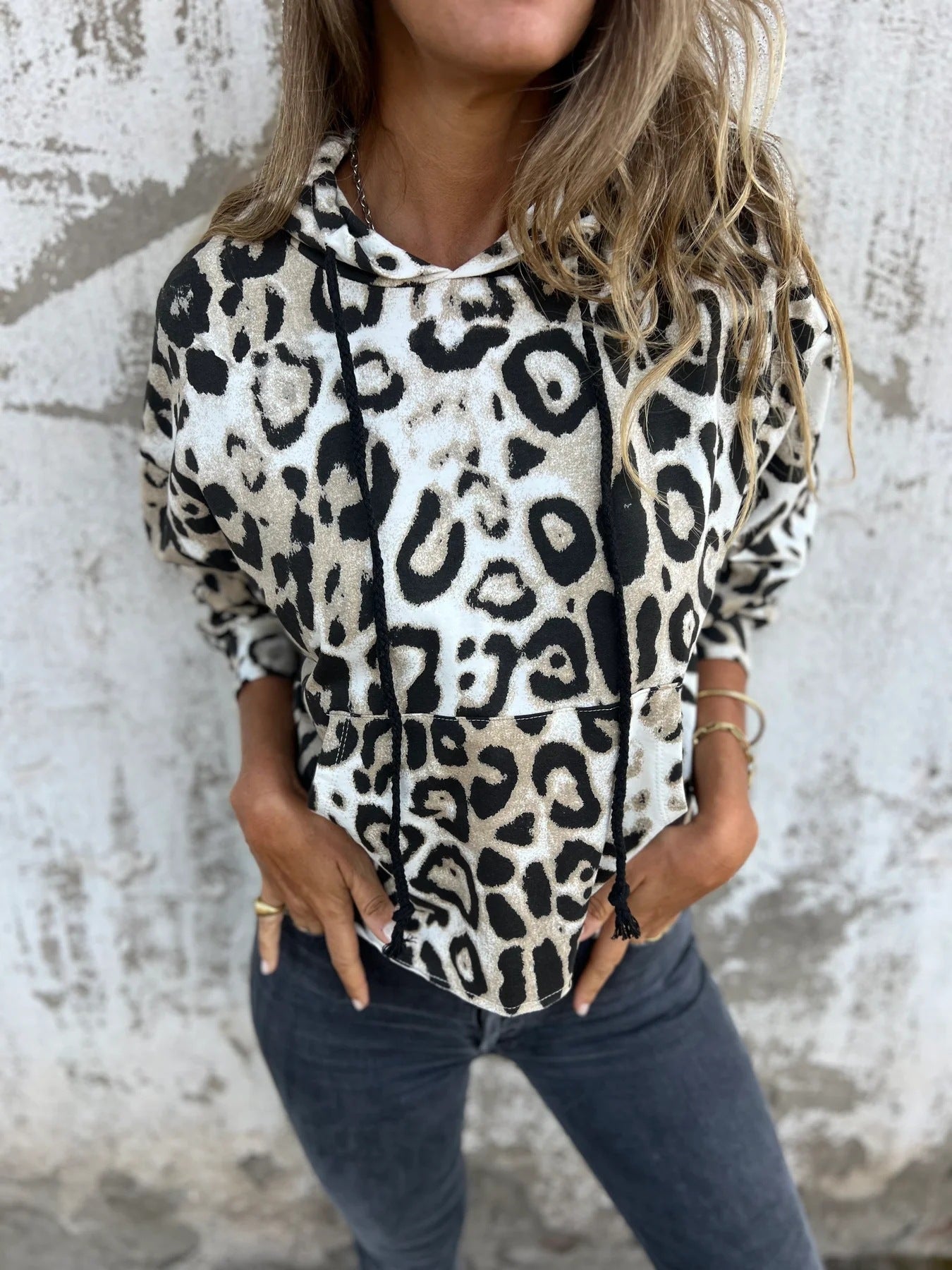 Damen Kapuzenpullover mit lässigem Leopardenmuster und praktischen Seitentaschen Krohn-e