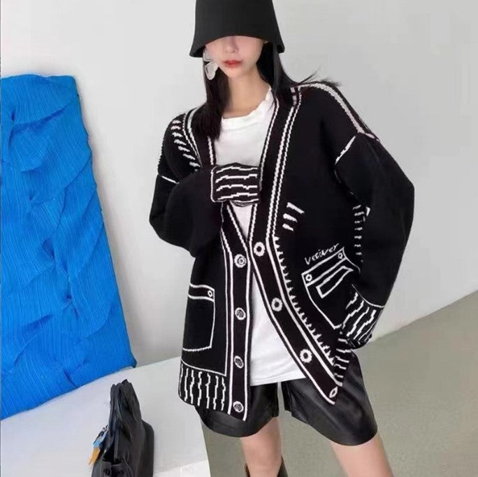 Damen Oversized Strickjacke mit kreativem Design und großen Knöpfen Krohn-e