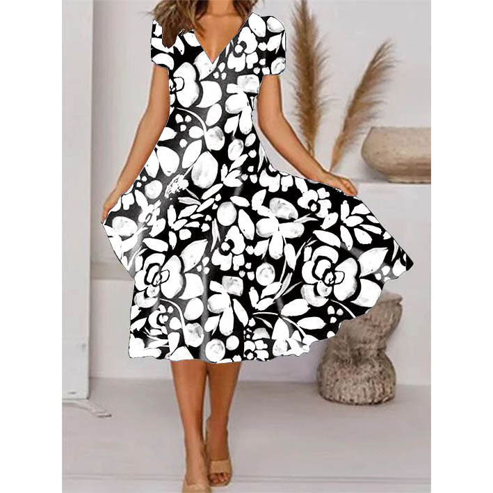 Kurzes Fudus Kleid mit Blumendruck und V-Ausschnitt