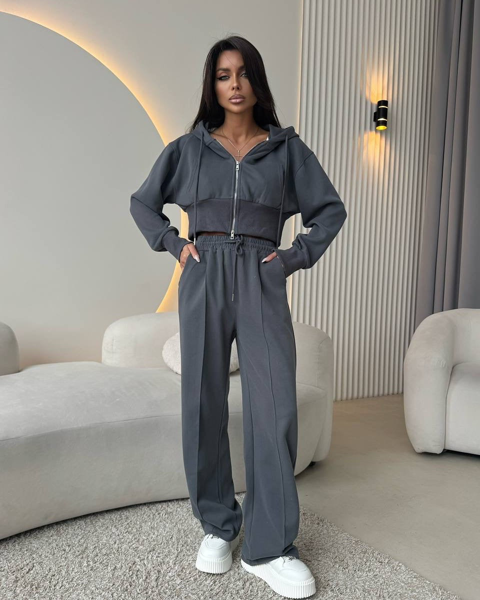 Damen sportliches Set aus cropped Kapuzenjacke und bequemen, lockeren Sporthosen Krohn-e