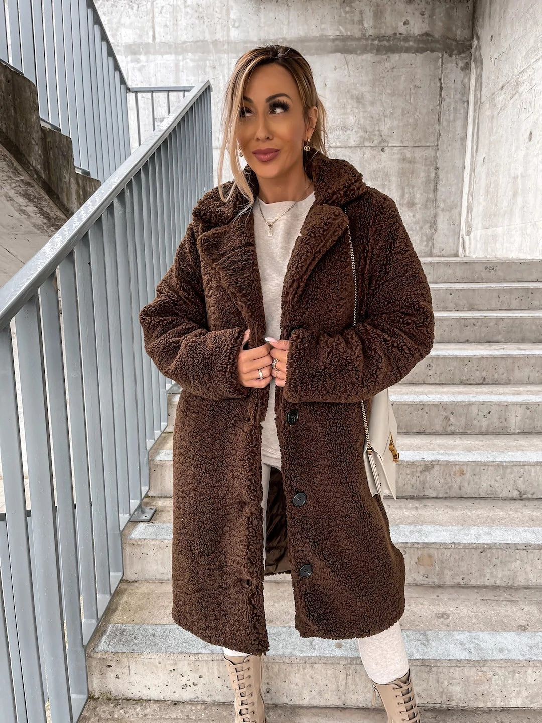 Krohn-e | Übergröße Damen Midi Teddyjacke mit Knöpfen