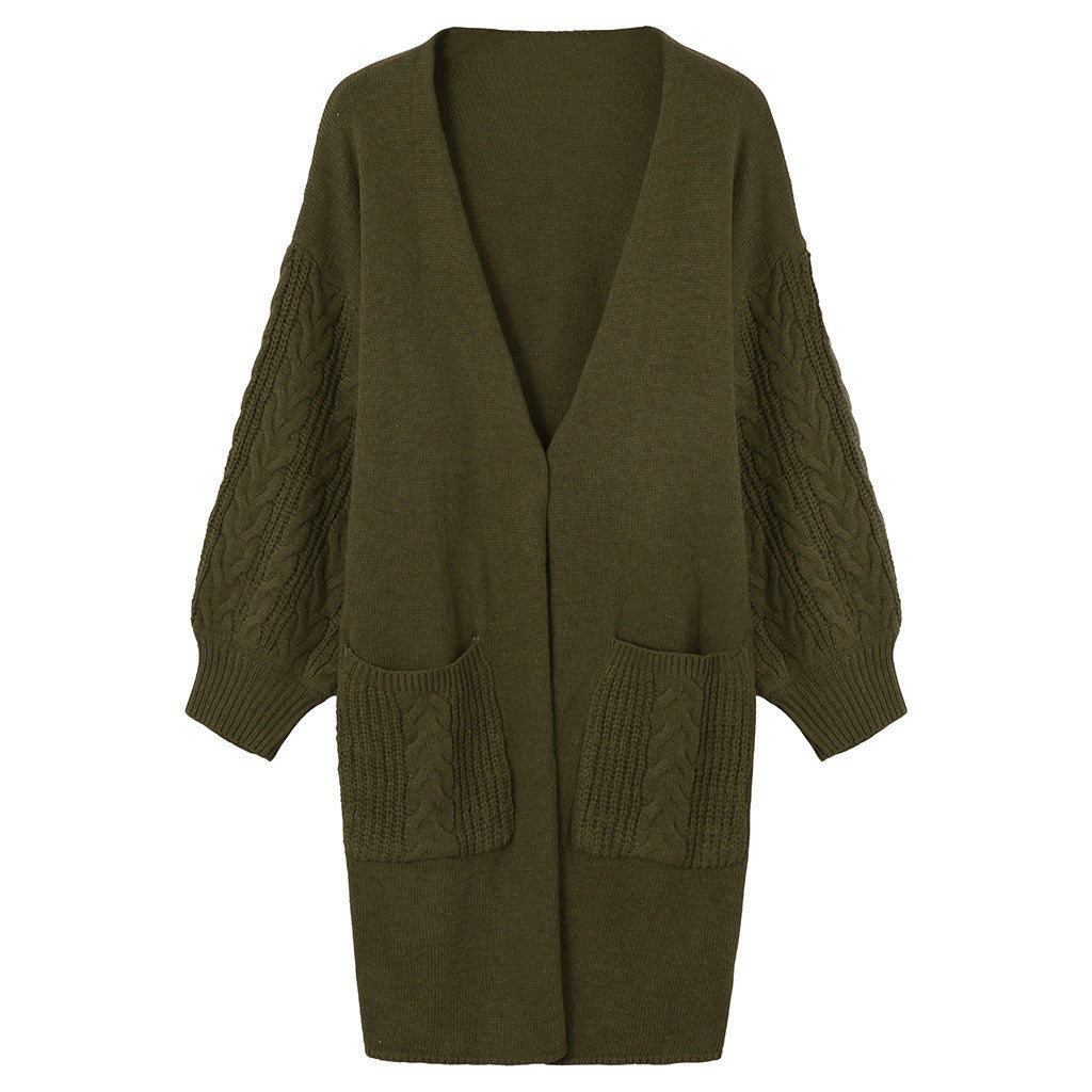 Damen Strickmantel mit tiefem V-Ausschnitt und groben Zopfstrickdetails Krohn-e