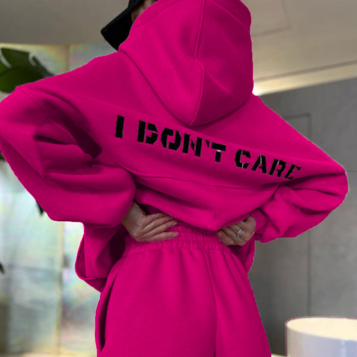 Damen sportlicher Hoodie mit auffälligem Schriftzug Krohn-e