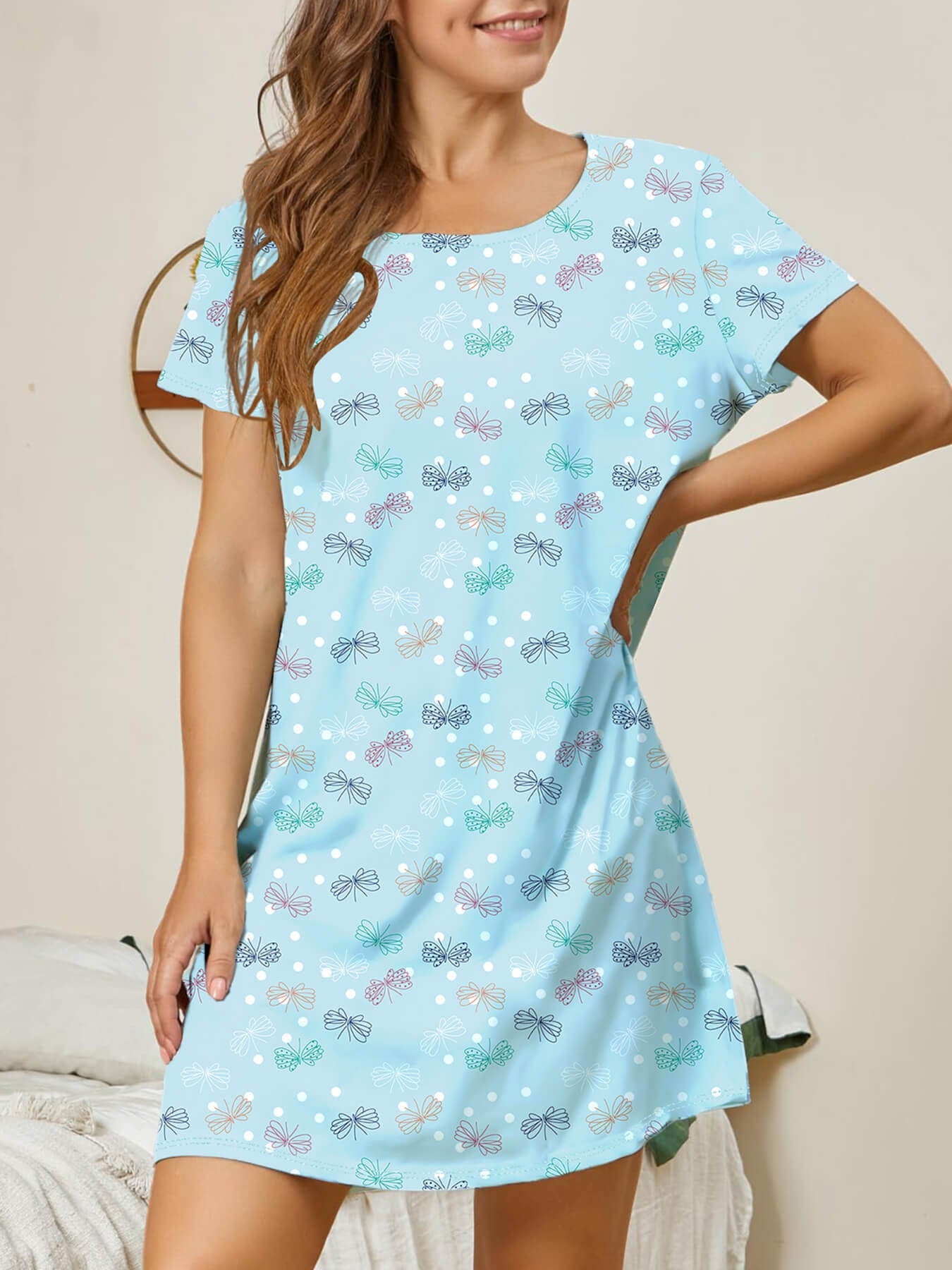 Damen lässiges Nachtkleid mit buntem Schmetterlingsmuster Krohn-e