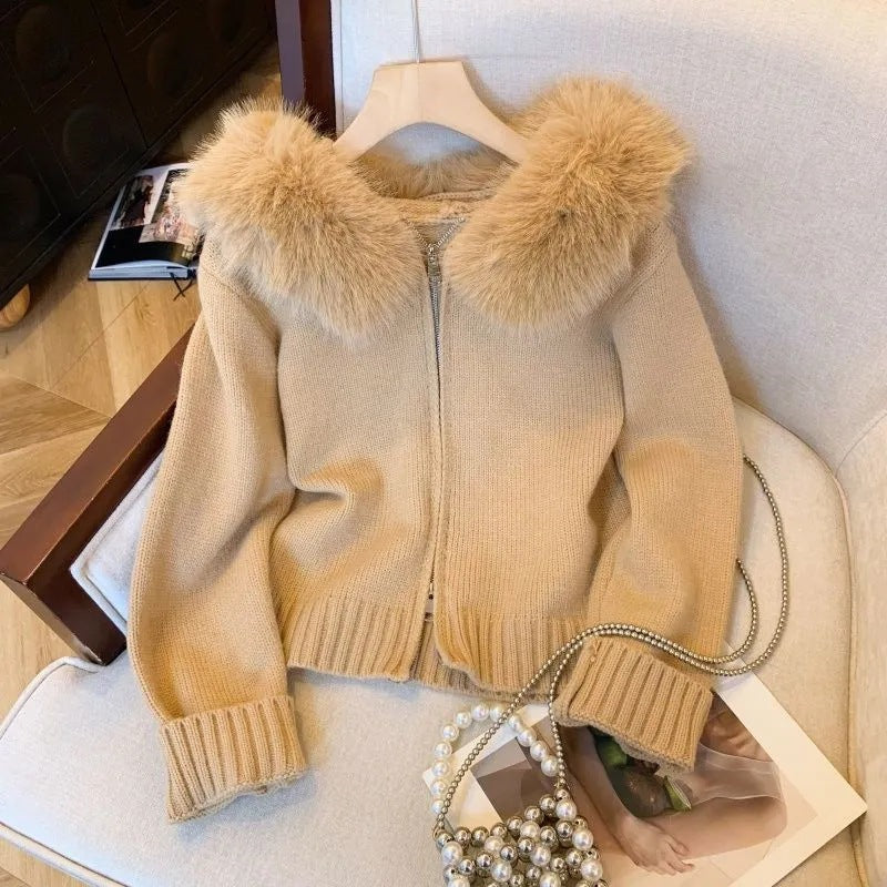 Damen Strickjacke mit abnehmbarer Kunstfellkapuze und enganliegendem Schnitt Krohn-e