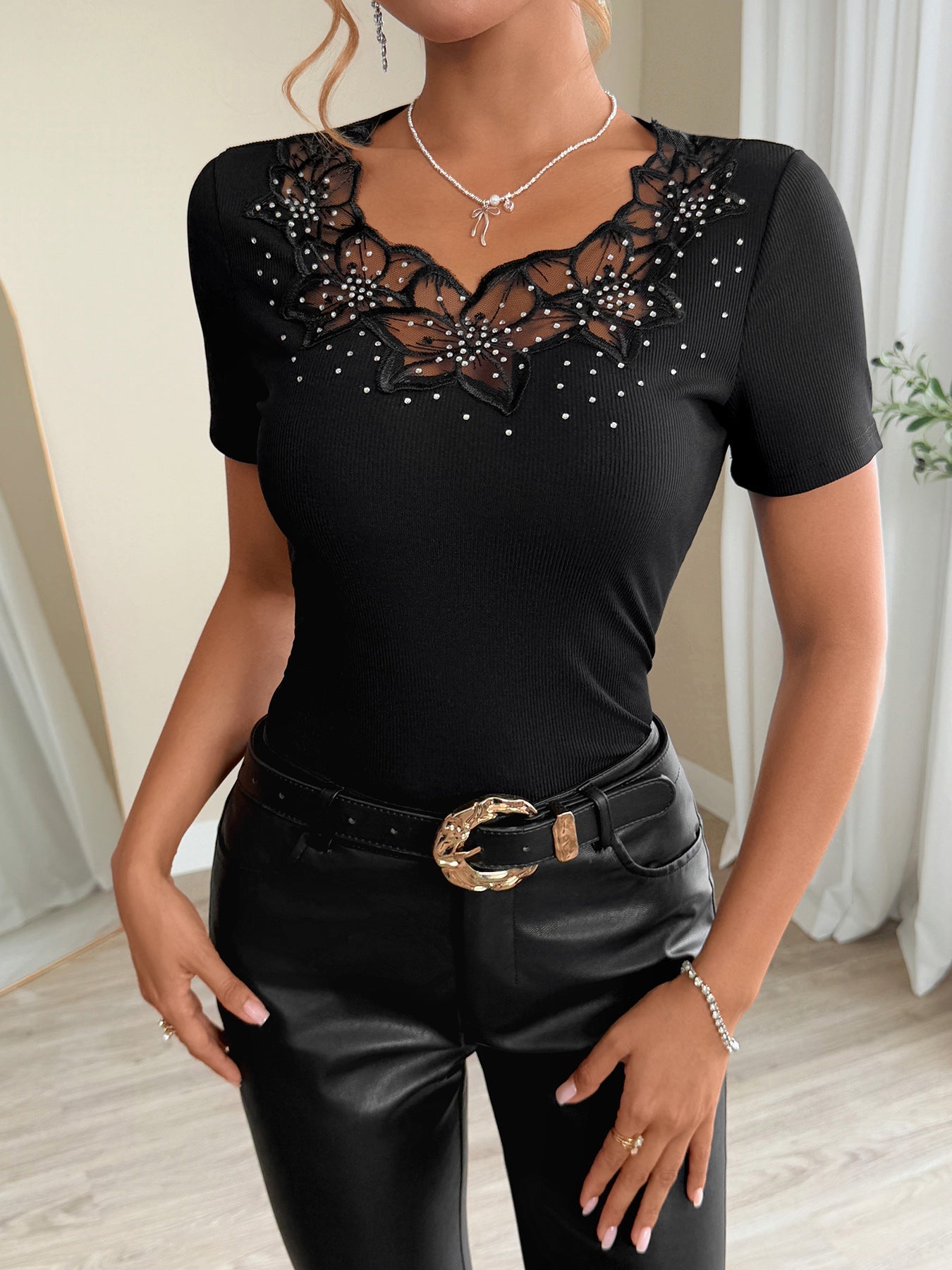 Damen Elegantes Figurbetontes Oberteil mit Floral-Spitzenbesatz Krohn-e