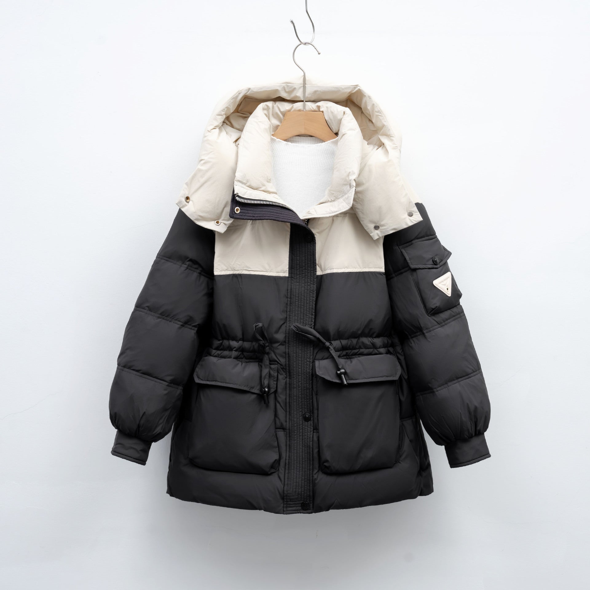Damen modische Winterjacke mit funktionalen Taschen und großzügiger Kapuze Krohn-e