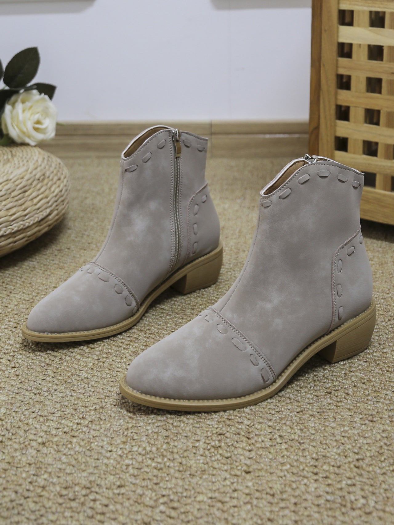 Damen elegante Stiefeletten mit modischen Ziernähten und praktischen Reißverschluss Krohn-e
